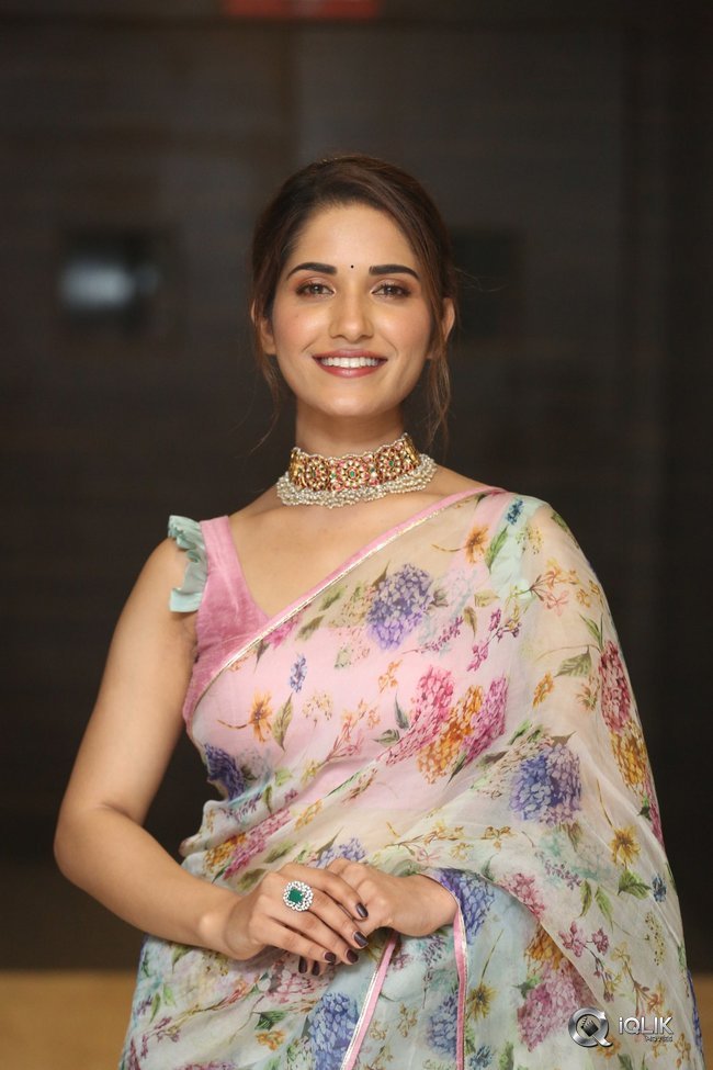 Ruhani-Sharma-at-Hit-Movie-Pre-Release-Event